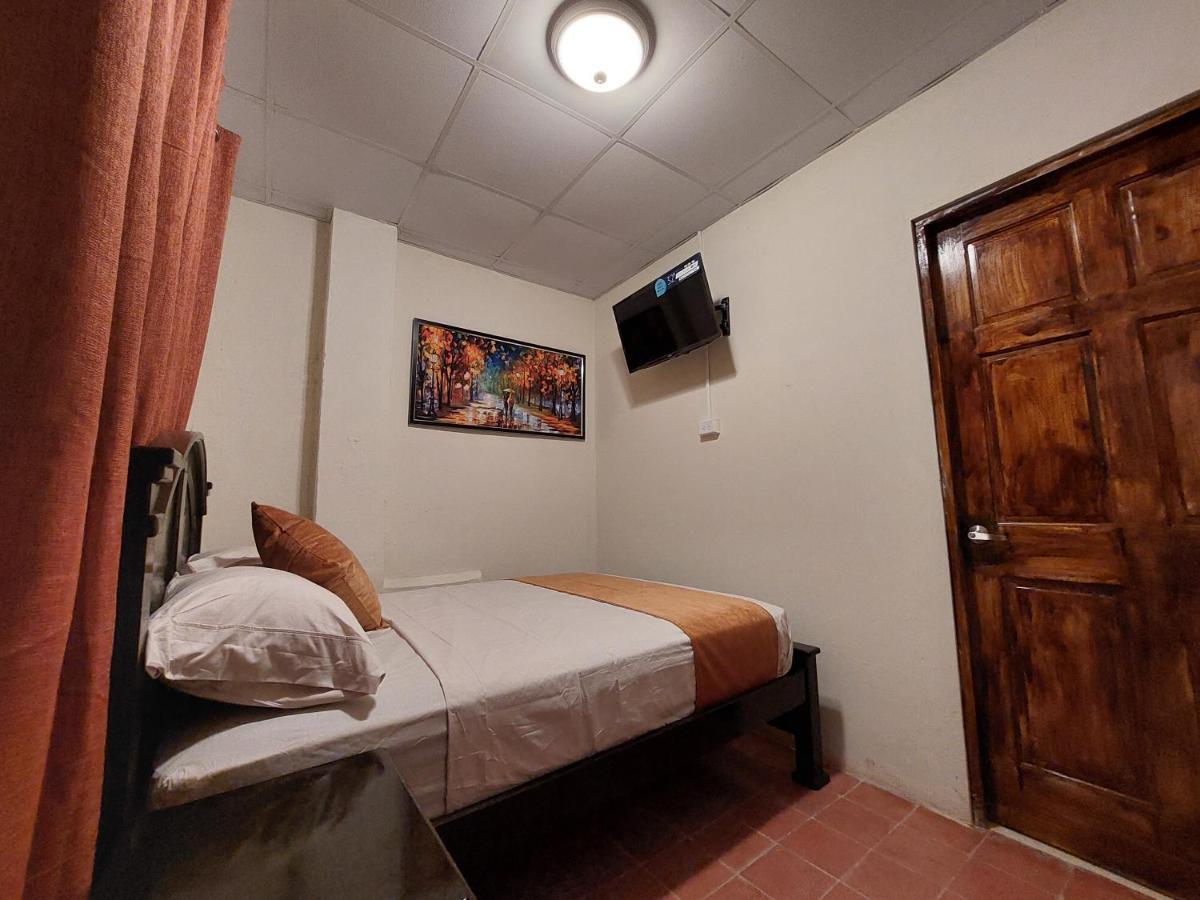 Hospedaje Los Lirios Chitre Luaran gambar