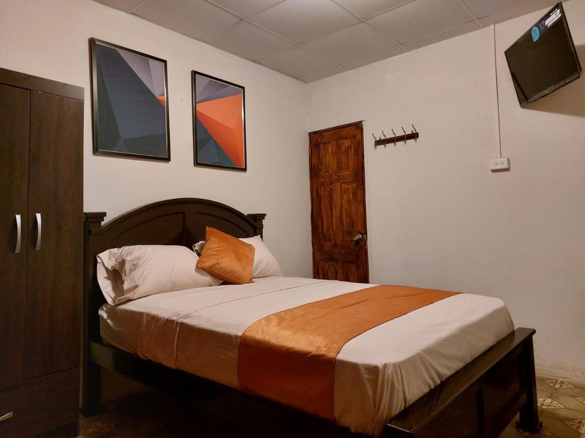 Hospedaje Los Lirios Chitre Luaran gambar