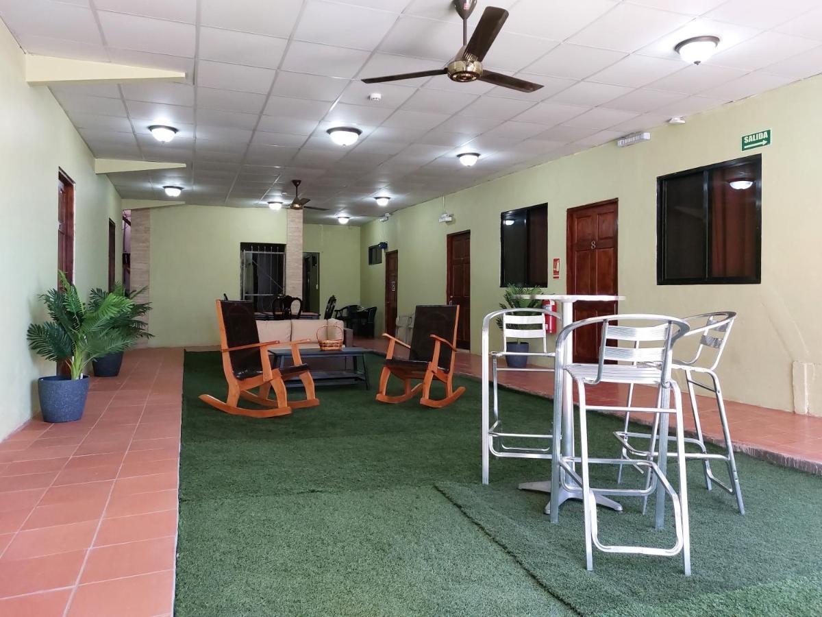 Hospedaje Los Lirios Chitre Luaran gambar