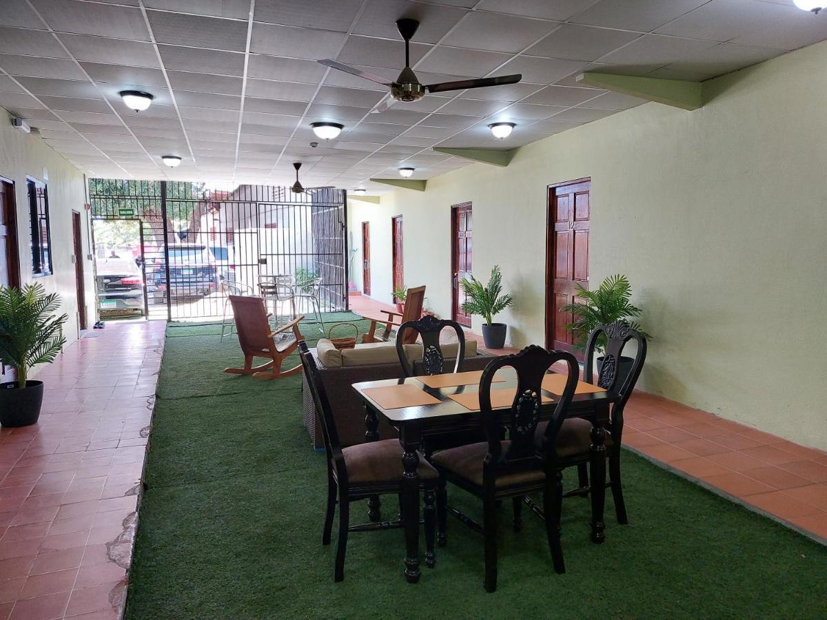 Hospedaje Los Lirios Chitre Luaran gambar